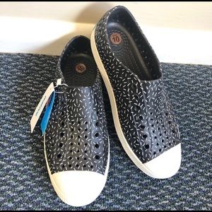 Native shoes size 10 NWT
